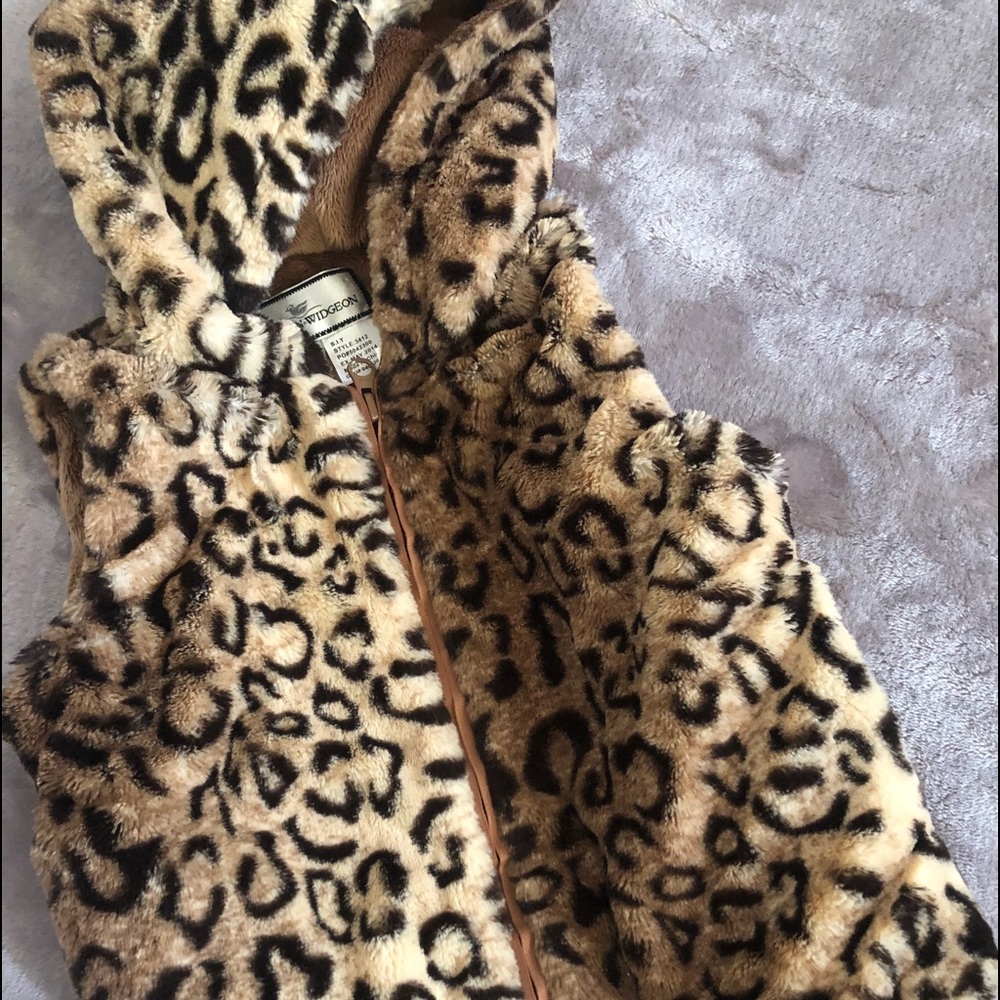 Girls faux fur cheetah print vest 4
